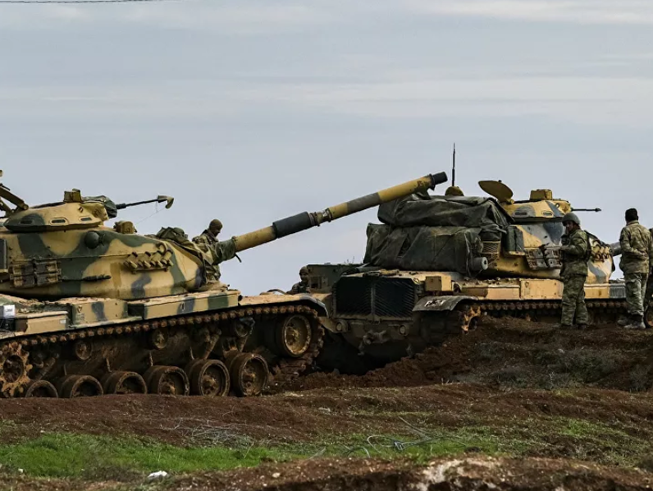 Xe tăng Thổ Nhĩ Kỳ ở phía đông Idlib, Syria. Ảnh: AP