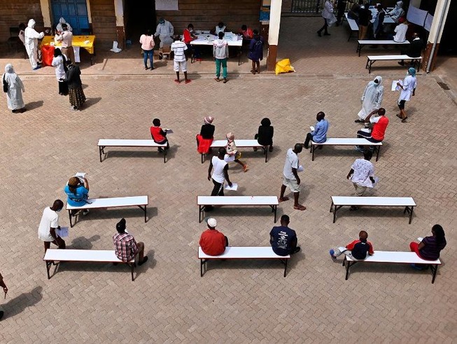 Một khu vực chờ được xét nghiệm COVID-19 tại Ruaraka, Kenya. Ảnh: GETTY IMAGES