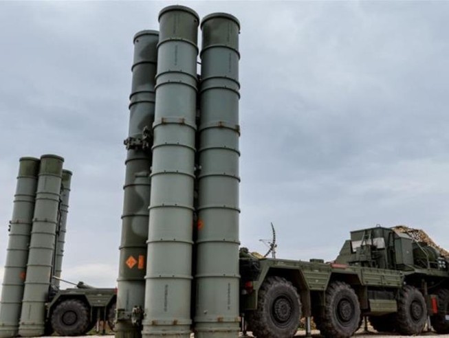 Hệ thống tên lửa S-400 có tầm bắn tối đa 400 km.