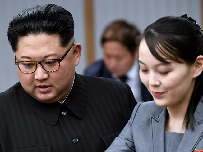 Nhà lãnh đạo Triều Tiên Kim Jong-un và em gái Kim Yo-jong. Ảnh: REUTERS