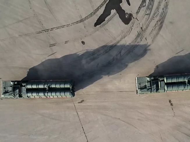 Hệ thống S-400 tập dượt cho lễ duyệt binh Ngày Chiến thắng ở Nga. Ảnh: SPUTNIK