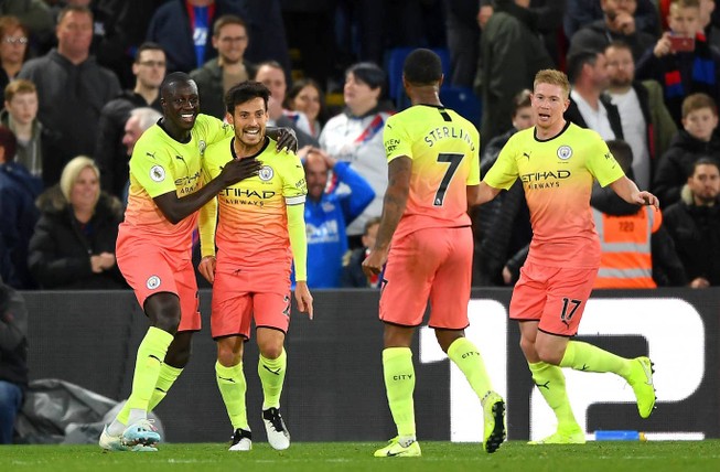 Đá 3 hậu vệ, Man. City thắng dễ Crystal Palace trong hiệp 1