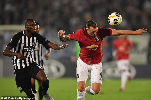 Paul Scholes chê bai cầu thủ MU thi đấu như những người xa lạ