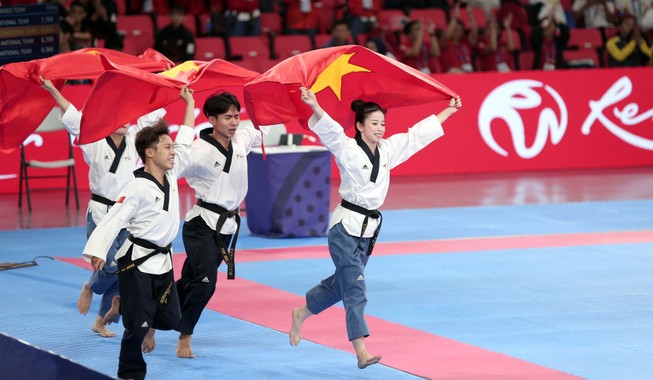 Taekwondo Việt Nam lập 3 'cú đúp' ngày ra quân SEA Games 30