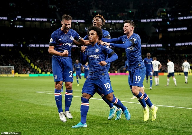 Sao Hàn nhận thẻ đỏ, Tottenham thảm bại trước Chelsea