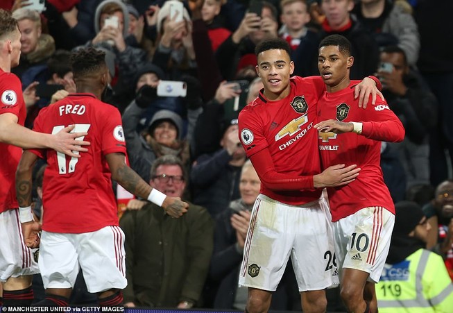 Hàng công bùng nổ, M.U lội ngược dòng “hủy diệt” Newcastle