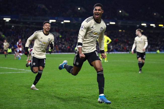 Thắng trên sân Burnley, MU ‘phả hơi nóng’ lên Chelsea