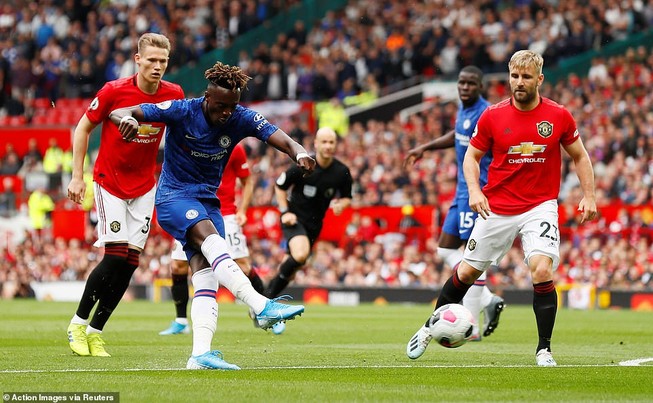 Chelsea - Man. United: Đại chiến cho mục tiêu tốp 4