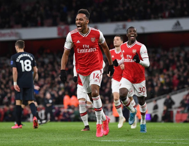 Arsenal rượt đuổi tỉ số trước Everton