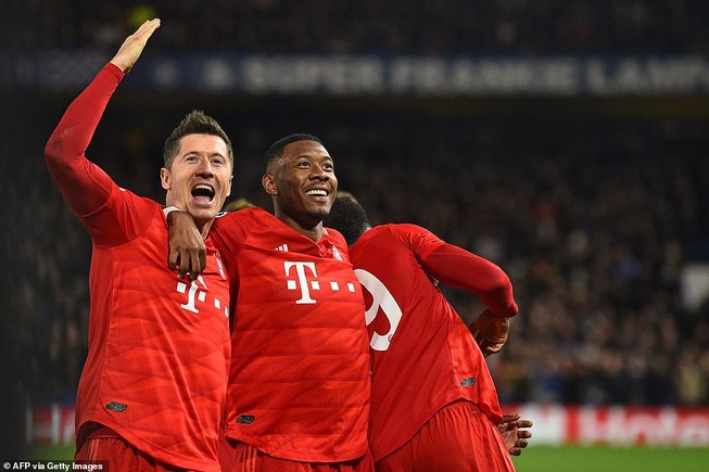 Đè bẹp Chelsea, Bayern đặt một chân vào tứ kết, Barca hòa nhạt