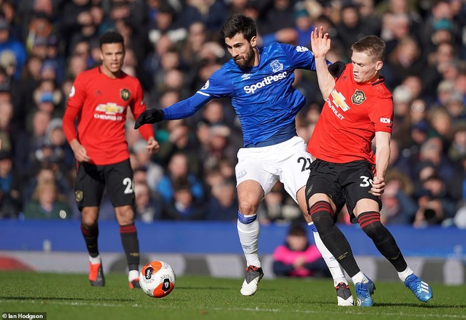 VAR 'cứu thua' phút cuối, MU nhọc nhằn có điểm trước Everton