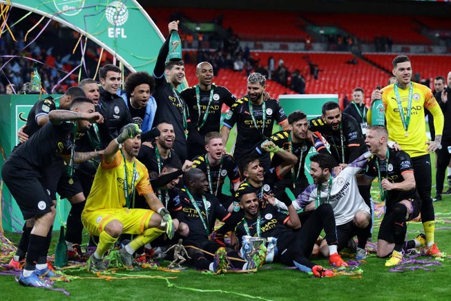 Hạ Aston Villa, Man. City lập hat trick vô địch League Cup