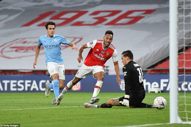 Aubameyang lập cú đúp, Man. City thành cựu vương ở FA Cup