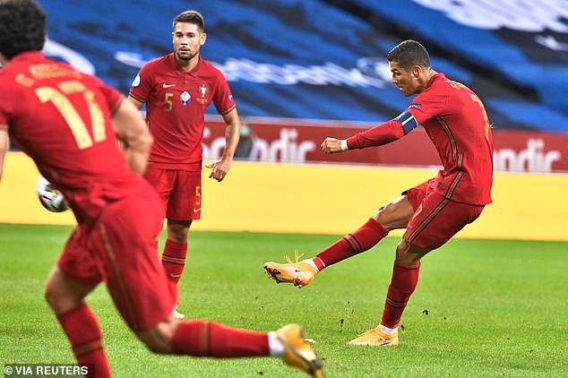 Pháp tái diễn trận chung kết World Cup, Ronaldo có thêm kỷ lục