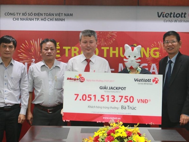 Đề xuất đánh thuế cao đối với người trúng số Vietlott