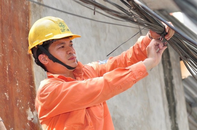 Tăng giá điện ở mức thấp nhất có thể