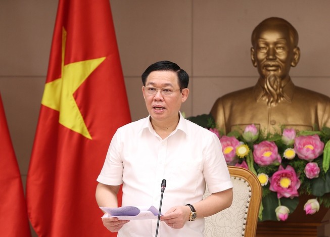 Giá vé máy bay tăng: Phó Thủ tướng “phê” Bộ GTVT