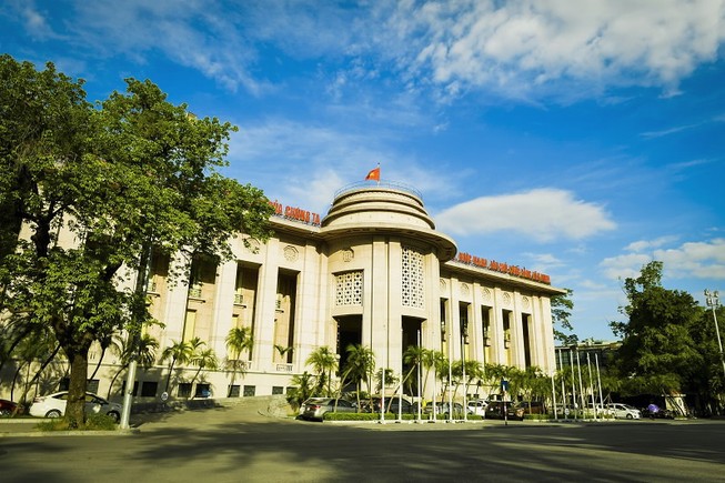 COVID-19: Ngân hàng cần khử khuẩn tiền mặt và máy ATM