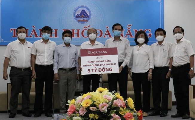 Agribank ủng hộ 8 tỉ đồng giúp miền Trung chống dịch COVID-19