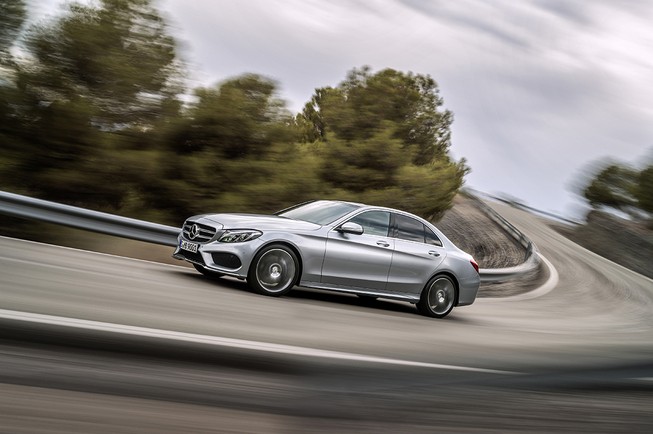 Mercedes-Benz giới thiệu GLA nâng cấp và C-Class mới