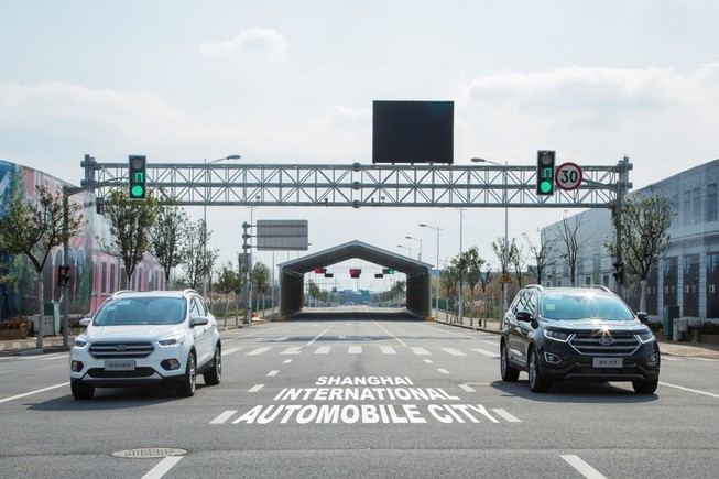 Ford thử nghiệm công nghệ giảm thời gian chờ đèn đỏ