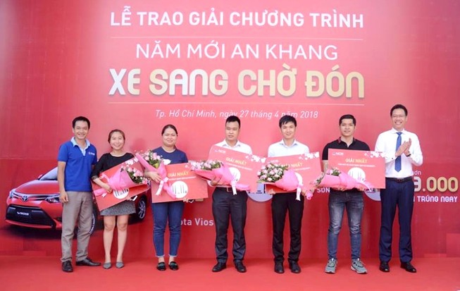 NCB trao xe Toyota Vios cho khách hàng trúng thưởng