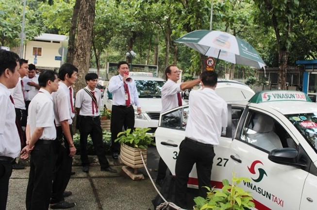 Vinasun huấn luyện nghiệp vụ taxi châu Âu cho tài xế