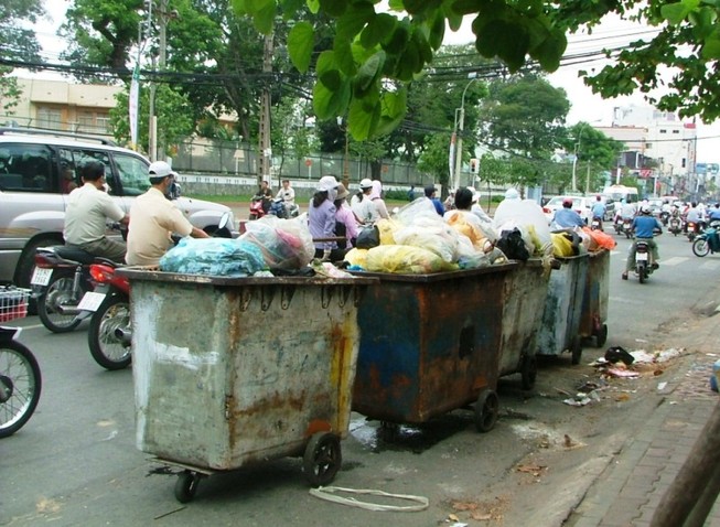 Mạnh tay xử lý xả rác, tiểu bậy ở đường phố