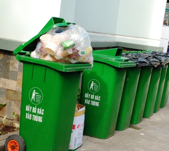 Phân loại và xử lý rác thải độc hại trong gia đình