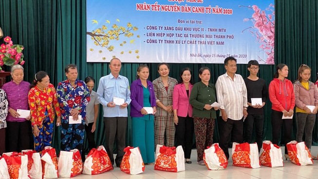 VWS chung tay chăm lo tết cho người nghèo ở Nhà Bè