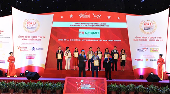 FE CREDIT nhận 2 giải thưởng lớn do Việt Nam Reporrt bình chọn