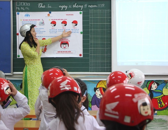 Gần 2 triệu chiếc mũ an toàn cho học sinh lớp 1