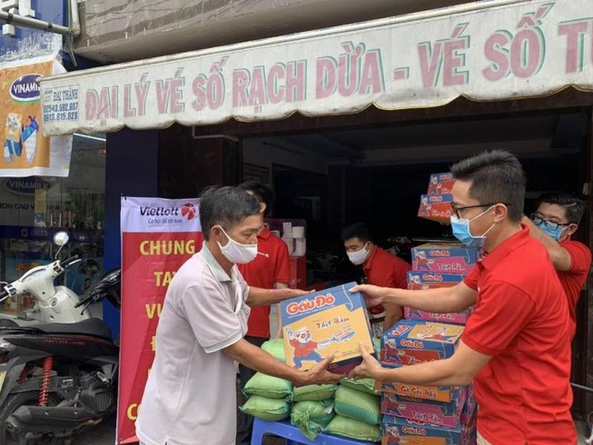 Vietlott giúp đỡ các hoàn cảnh khó khăn mùa dịch COVID-19
