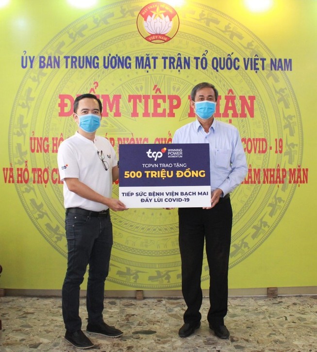 TCPVN hỗ trợ 500 triệu đồng cho Bệnh Viện Bạch Mai