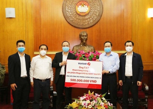 Các tỉ phú Vietlott 'hào phóng' như thế nào?