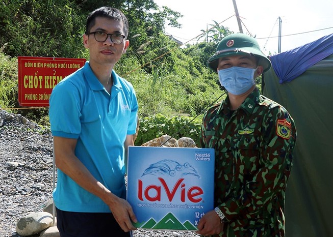 La Vie tặng Đà Nẵng 100.000 lít nước khoáng mùa dịch COVID-19