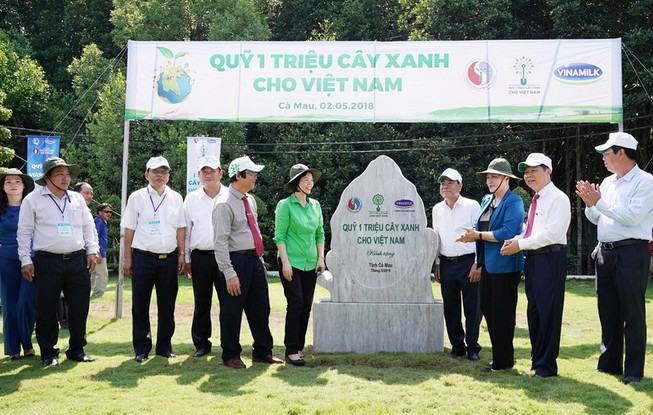 Vinamilk: Trồng cây để phủ xanh các khu di tích lịch sử