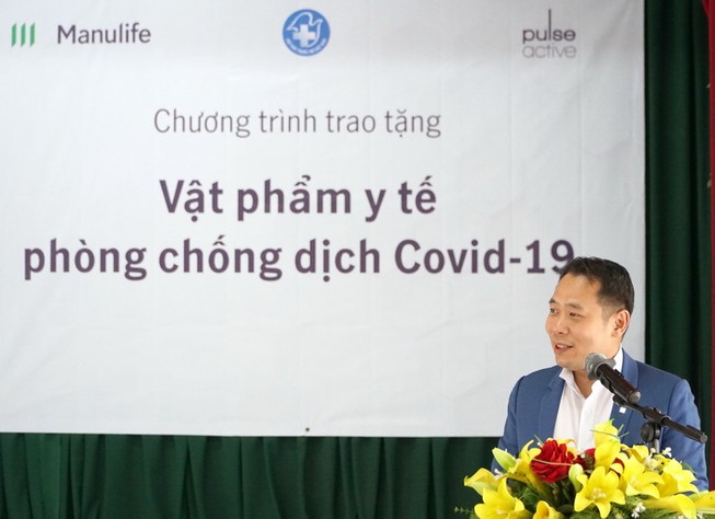 Manulife Việt Nam góp gần 3.5 tỷ đồng cho tuyến đầu chống dịch