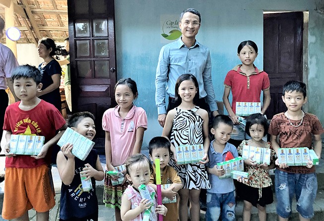 Vinamilk đồng hành “Trao cơ hội đi học, cho cơ hội đổi đời”