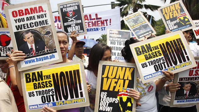 Chuyến thăm Philippines khó khăn của ông Obama