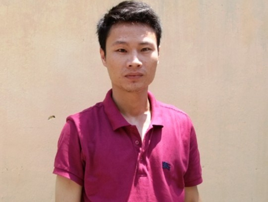 Không đội mũ bảo hiểm còn đánh CSGT