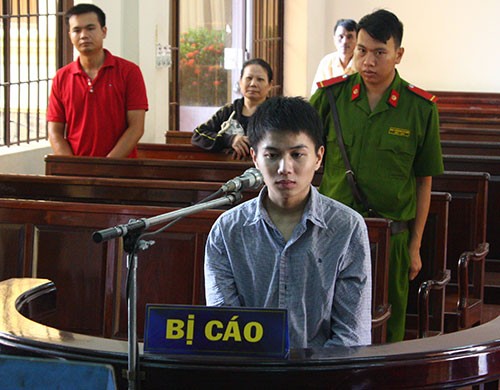 Mâu thuẫn lúc nhậu, dùng dao đâm chết bạn