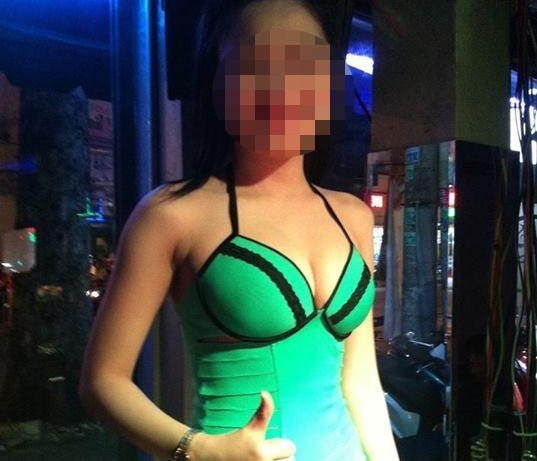 Những nữ DJ nóng bỏng trong quán cà phê ở Sài Gòn