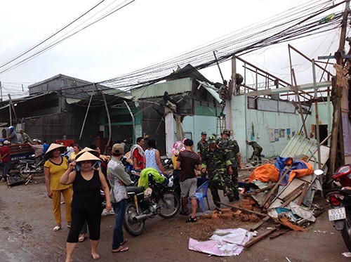 Lốc xoáy làm sập, tốc mái 147 căn nhà