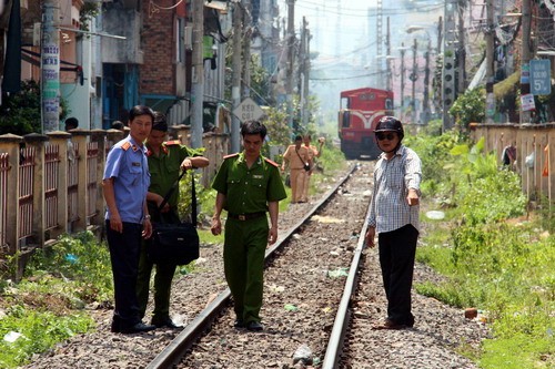 Một người đàn ông bị tàu lửa cán chết
