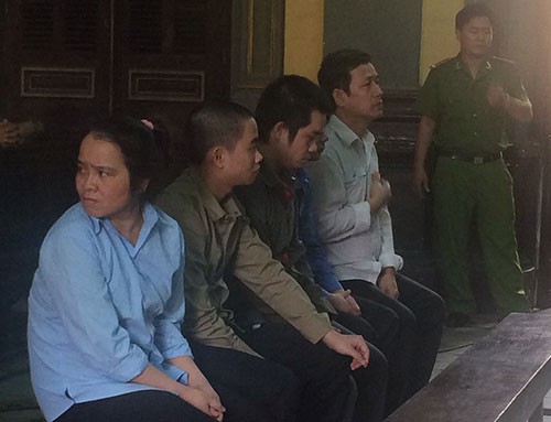 Nhóm giả người thân lừa mua hàng trả góp lãnh án