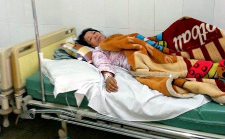 Bị hành hung, người phụ nữ phải khâu hơn 60 mũi trên đầu
