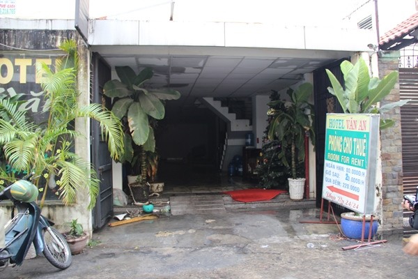 Khách sạn bốc cháy nghi ngút