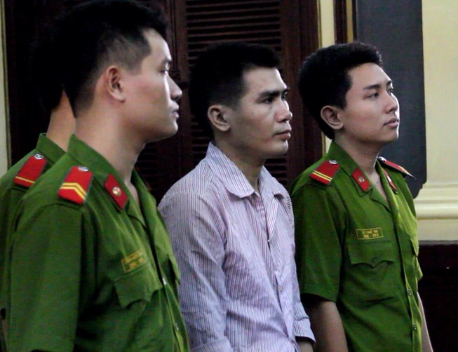 Tự sát rồi nằm ôm thi thể người yêu cùng chết