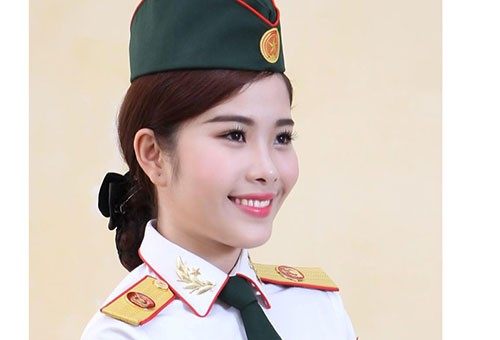 Hoa khôi được đặc cách vào hoa hậu Hoàn vũ từng đi chăn heo